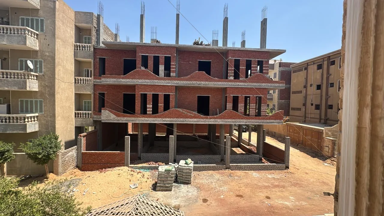 للبيع عمارة ناصية شارع واجهه بحري