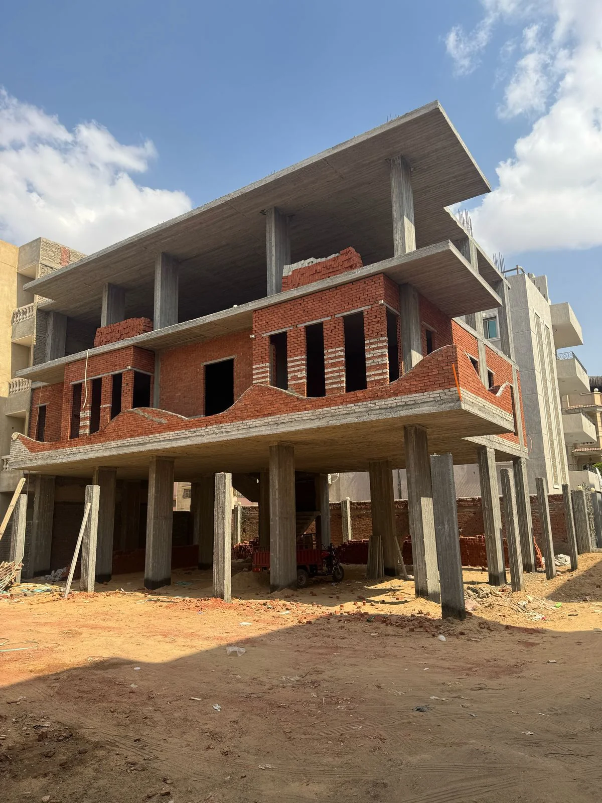 للبيع عمارة ناصية شارع واجهه بحري